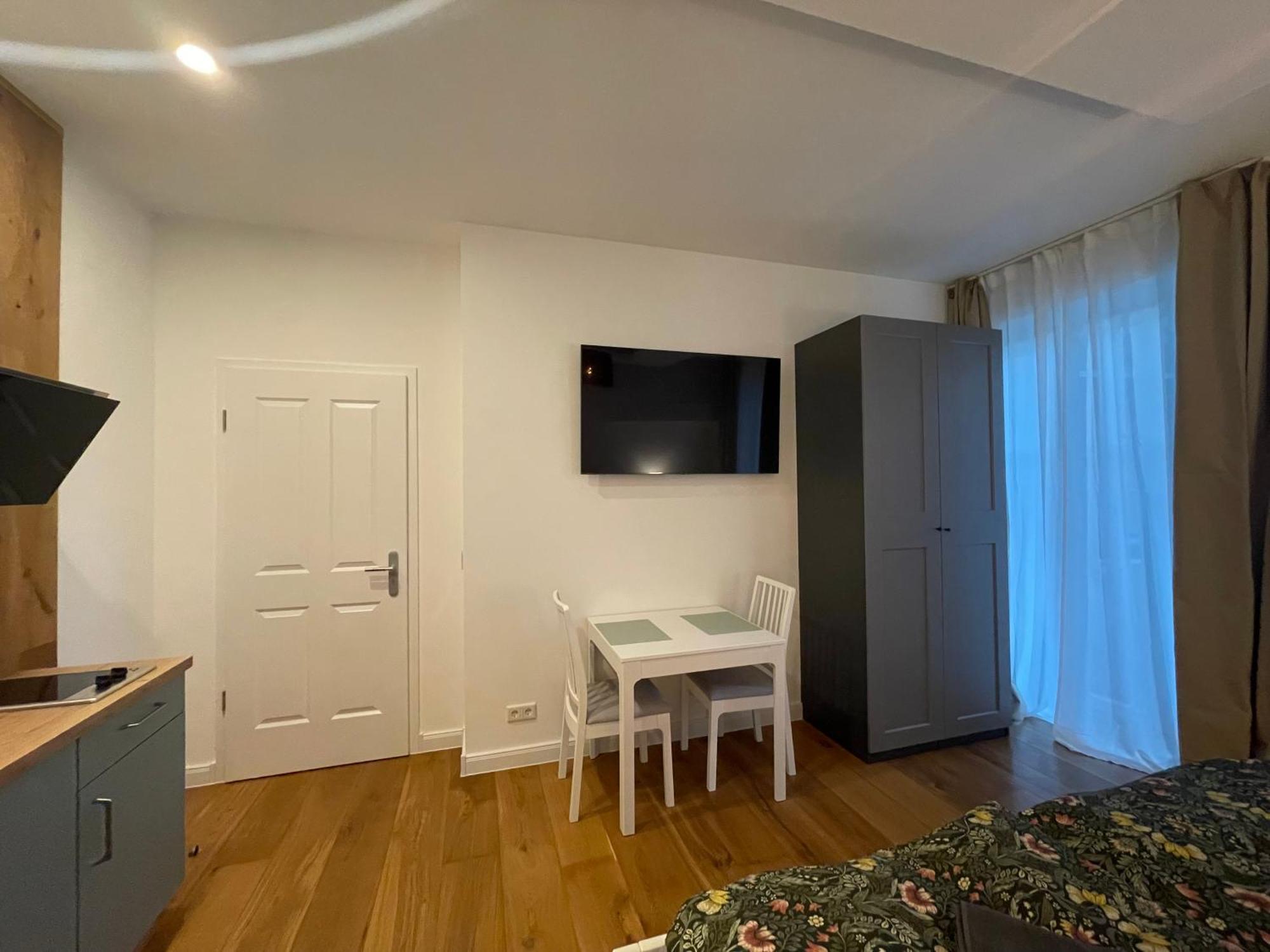 Boutique Hotel Pension Luisengruen Kueche 1Gbs Wlan Netflix Disney Magentatv เคมนิตซ์ ภายนอก รูปภาพ