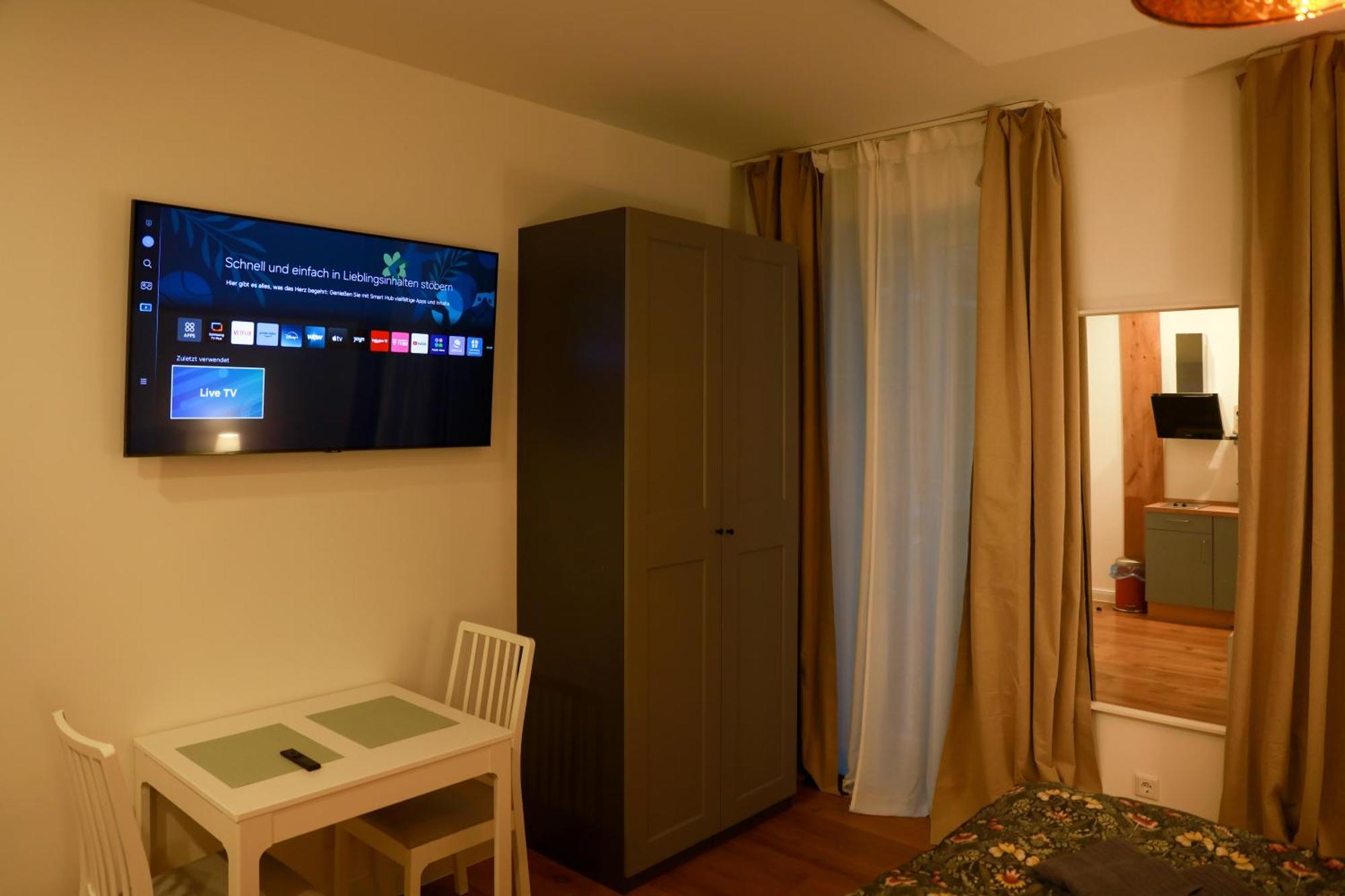 Boutique Hotel Pension Luisengruen Kueche 1Gbs Wlan Netflix Disney Magentatv เคมนิตซ์ ภายนอก รูปภาพ