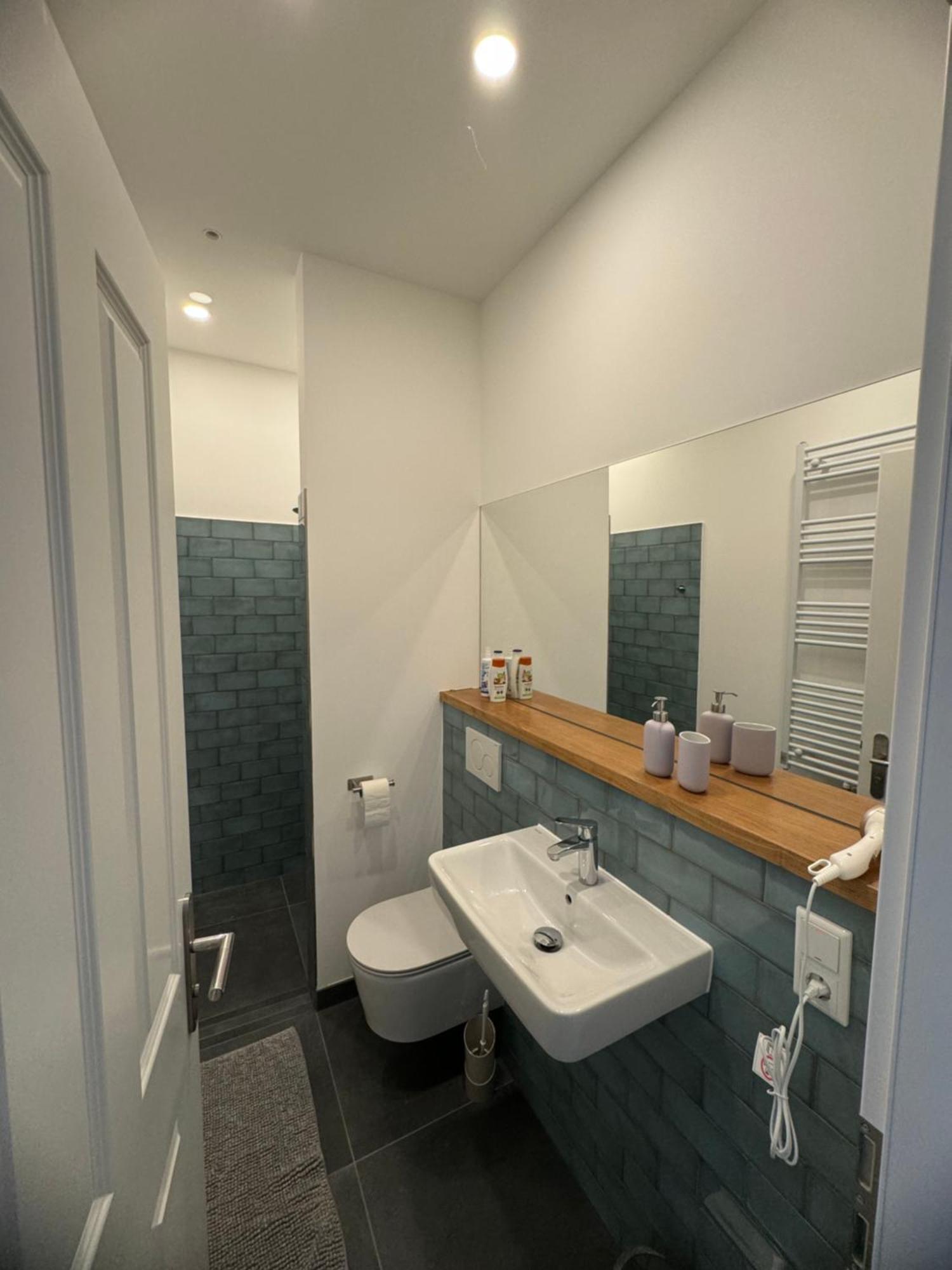 Boutique Hotel Pension Luisengruen Kueche 1Gbs Wlan Netflix Disney Magentatv เคมนิตซ์ ภายนอก รูปภาพ