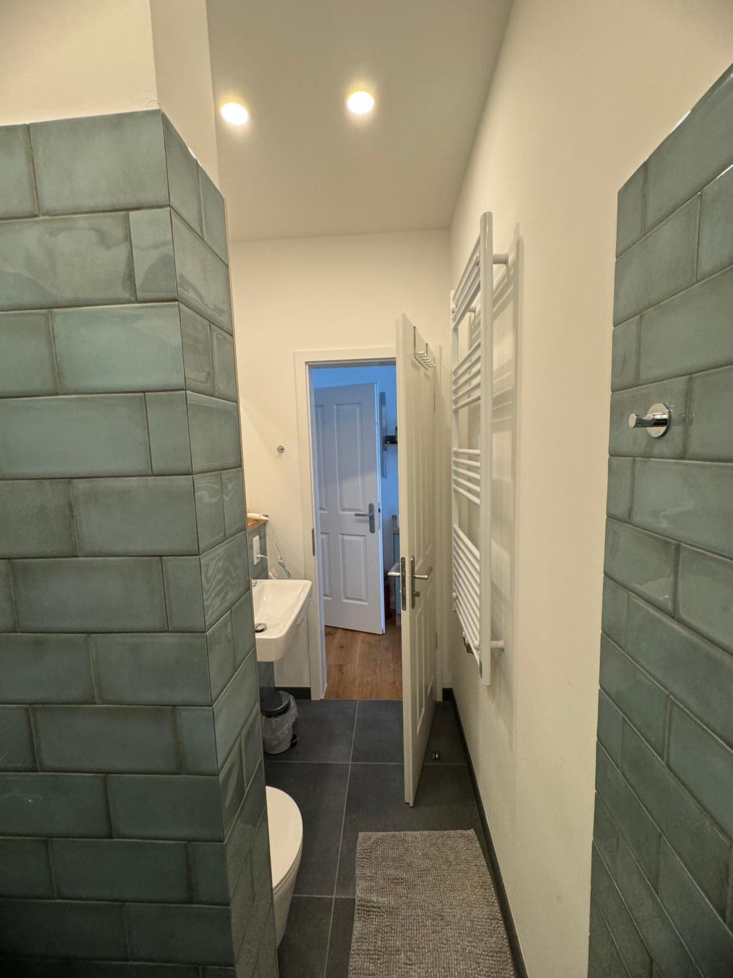 Boutique Hotel Pension Luisengruen Kueche 1Gbs Wlan Netflix Disney Magentatv เคมนิตซ์ ภายนอก รูปภาพ