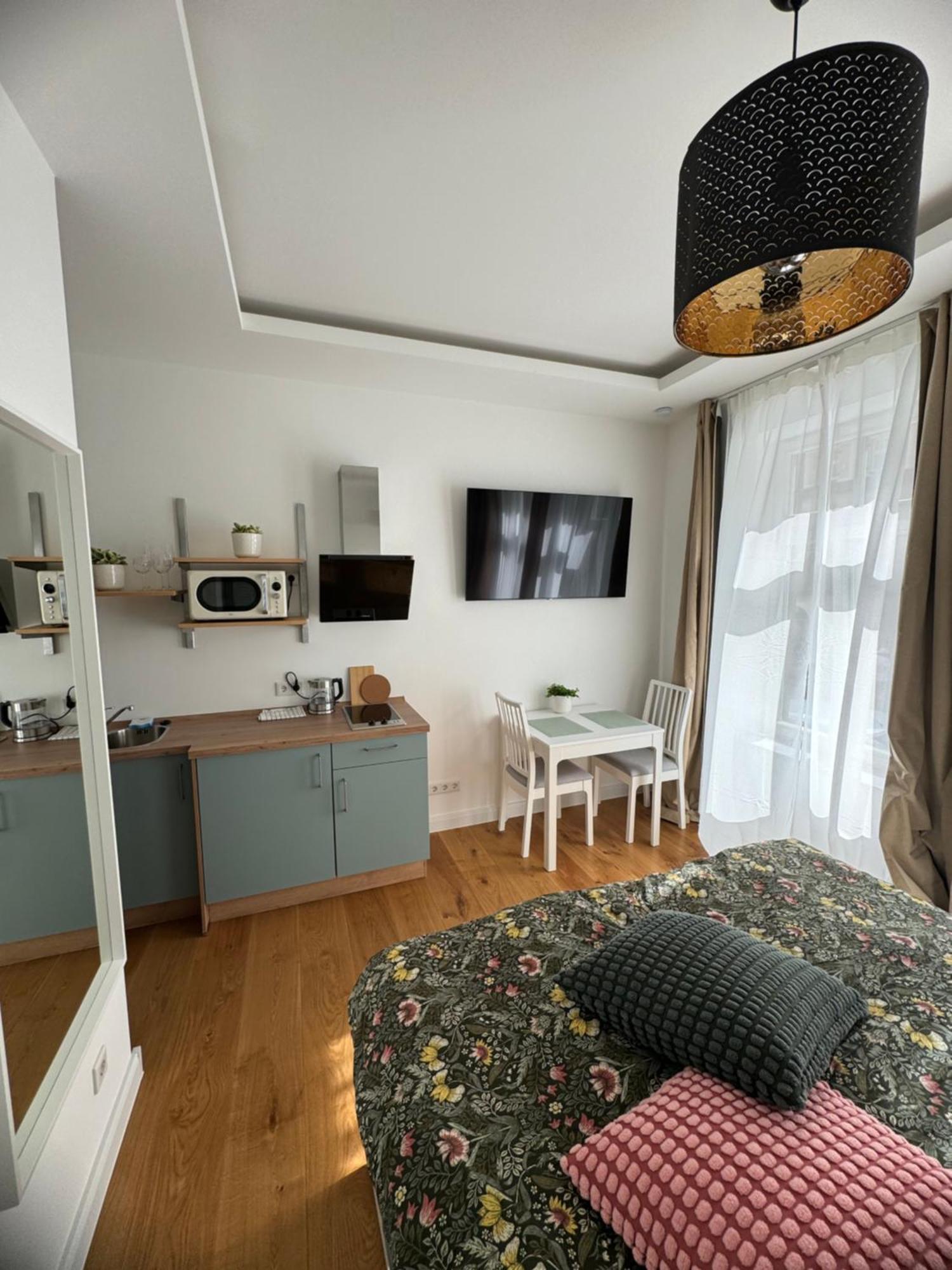 Boutique Hotel Pension Luisengruen Kueche 1Gbs Wlan Netflix Disney Magentatv เคมนิตซ์ ภายนอก รูปภาพ